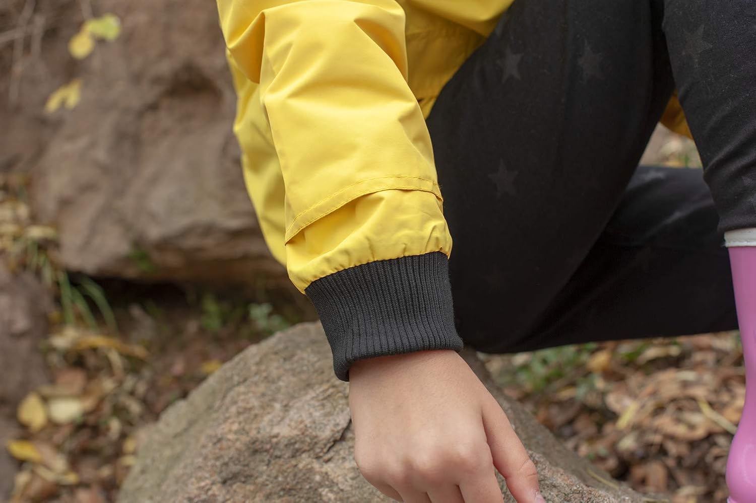 Hiheart Waterproof Hooded Rain Jacket for Kids